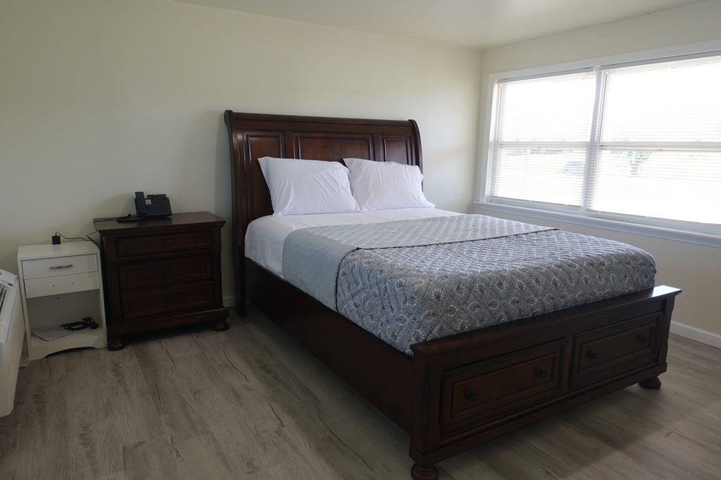 King Bed with Extra Living Space